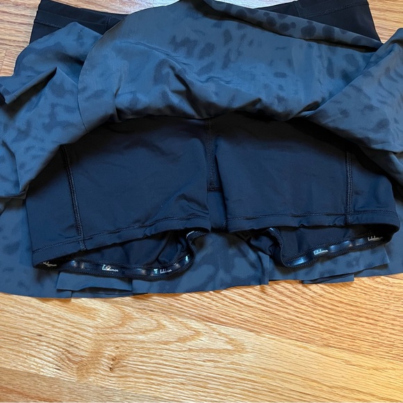Lululemon Hit Your Stride Skirt Animal Swirl Deep Coal Black / Black size 6 - Picture 6 of 6